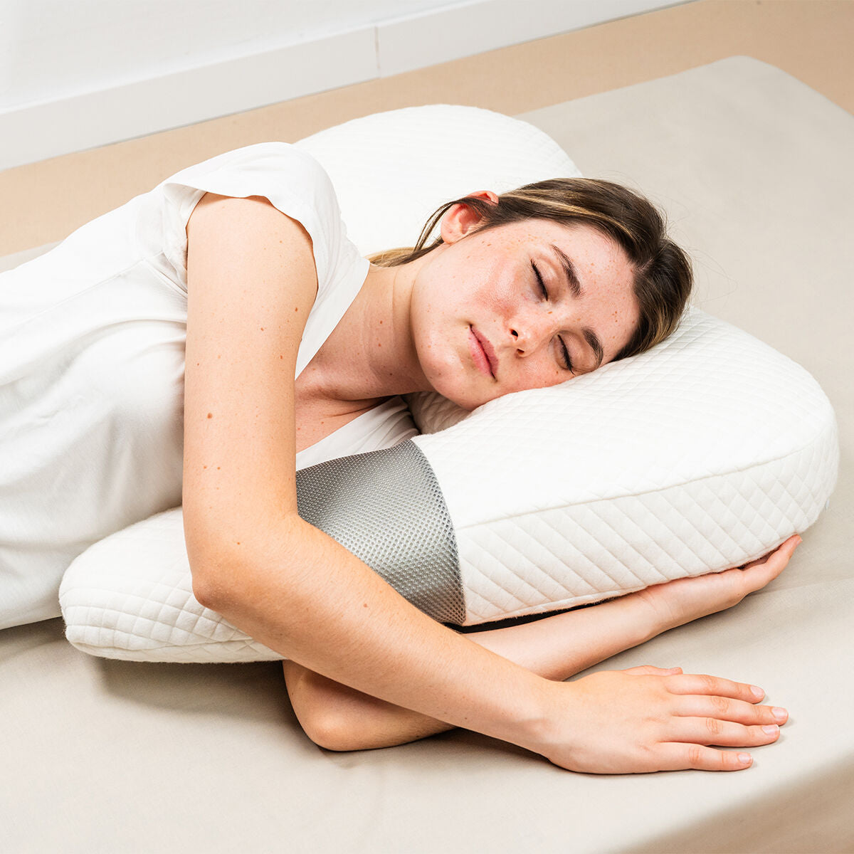 Ergonominen U-tyyny memory foam, kylkinukkujille & selälle, pestävä päällinen – matkalle viskoelastinen vaahto – kuva 13