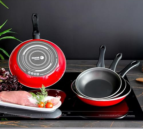Tarttumaton paistinpannusetti induktiolle, 3 kpl 20-28 cm, PFOA-vapaa, punainen - Fagor – tarttumaton lahja kokille – kuva 1