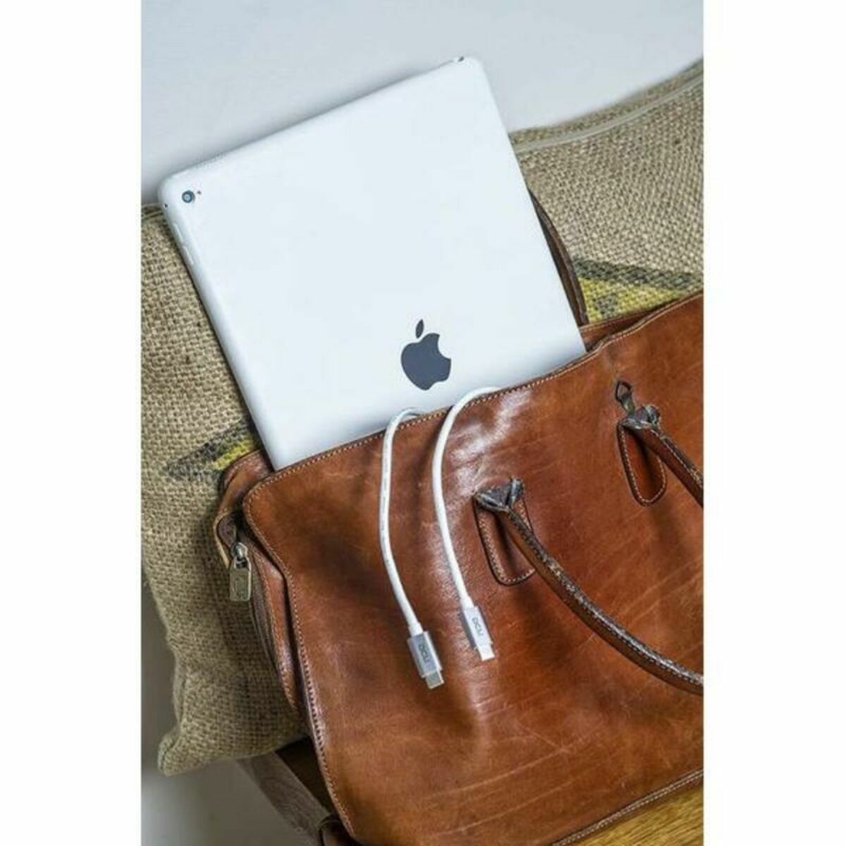 USB-C kaapeli 1 m, USB-C-USB-C, käännettävä liitin, alumiini, harmaa & valkoinen